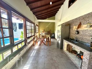 Image 10 - 896676