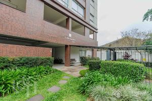Image 17 - 896677