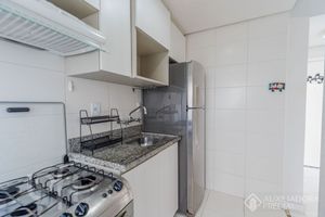 Image 9 - 896677