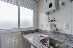 Image 10 - 896677