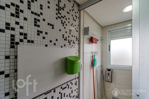 Image 8 - 896677
