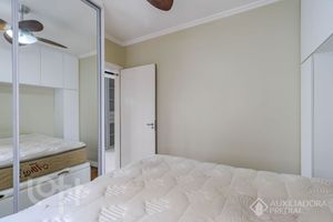 Image 12 - 896677