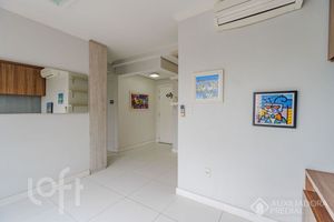 Image 2 - 896677