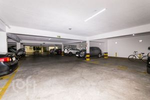 Image 12 - 896681