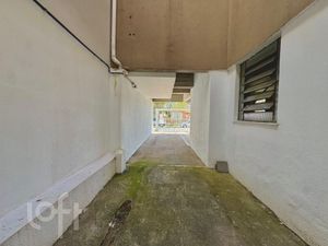 Image 17 - 896682