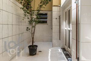 Image 16 - 896683