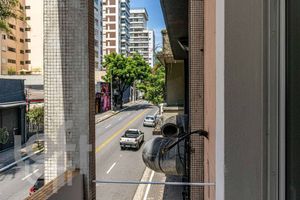 Image 25 - 896683