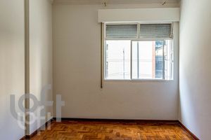 Image 17 - 896683