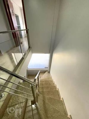 Image 8 - 896686
