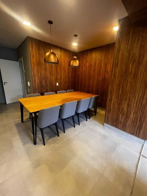 Image 1 - 896693
