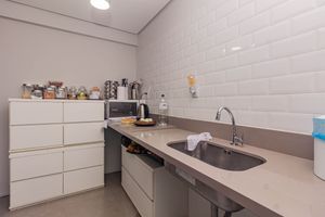 Image 26 - 896694