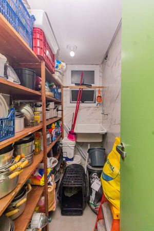 Image 30 - 896694