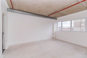 Image 8 - 896697