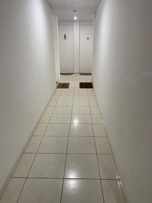 Image 17 - 896698