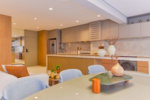 Image 10 - 896699
