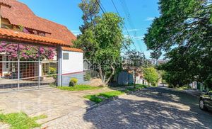 Image 3 - 896700