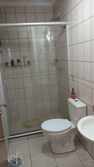 Image 5 - 896702