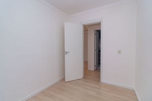 Image 11 - 896707