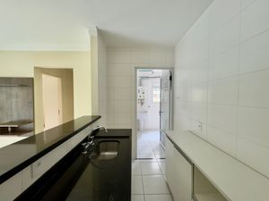 Image 13 - 896708
