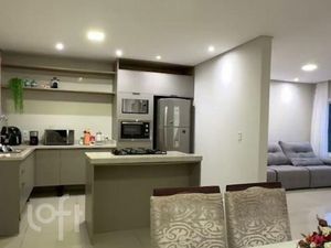 Image 6 - 896716