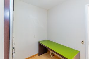 Image 12 - 896723