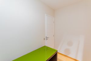 Image 13 - 896723
