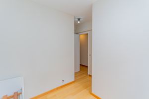 Image 21 - 896723