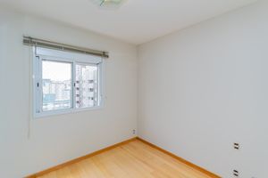 Image 32 - 896723