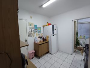 Image 16 - 896724