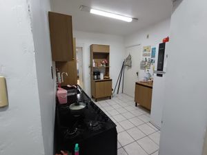 Image 14 - 896724
