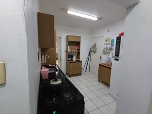Image 15 - 896724
