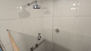 Image 19 - 896740