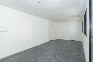 Image 7 - 896741