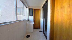 Image 11 - 896786