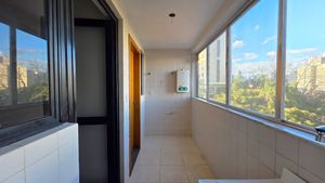 Image 12 - 896786
