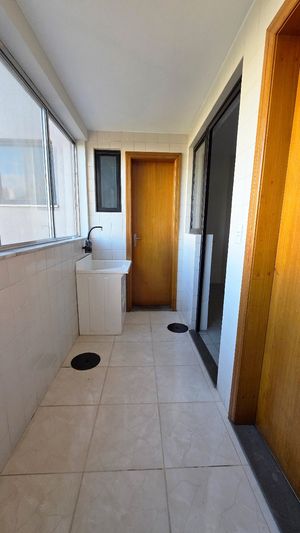 Image 9 - 896786