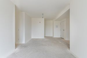 Image 10 - 896794