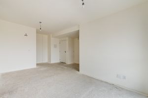 Image 11 - 896794