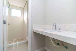 Image 8 - 896797