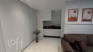 Image 3 - 896817