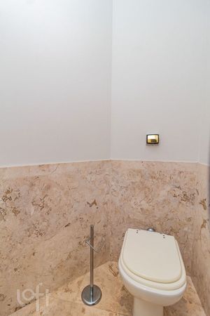 Image 9 - 896829