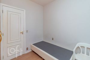 Image 21 - 896829