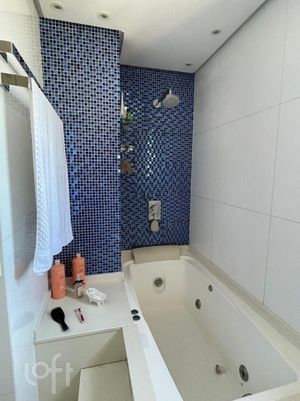 Image 4 - 896835