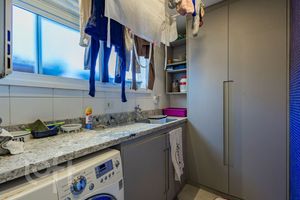 Image 25 - 896835