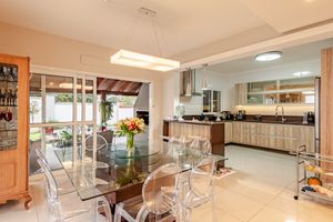 Image 15 - 896843