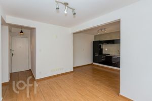 Image 6 - 896846
