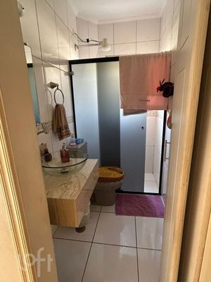 Image 18 - 896910