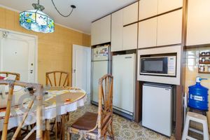 Image 8 - 896917