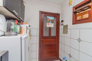 Image 8 - 896924