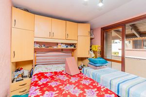 Image 9 - 896924